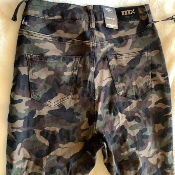 ModaXpress - High Rise Ripped - Camo Jeans NWT - Picture 5 of 7
